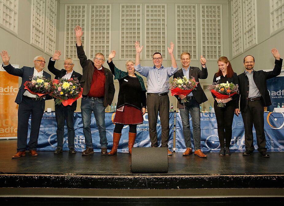 ADFC Bundeshauptversammlung 2018 in Darmstadt;
Neue Vorstandsmitglieder nach der Wahl vom 11.11.2018 ADFC Bundeshauptversammlung 2018 in Darmstadt;
Neue Vorstandsmitglieder nach der Wahl vom 11.11.2018